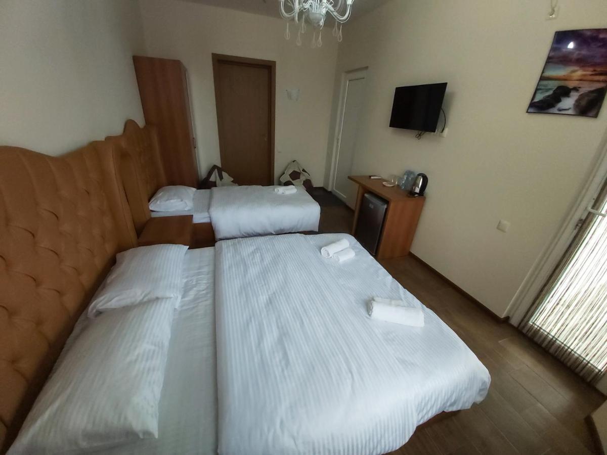 Hotel Maria Batumi Exteriör bild
